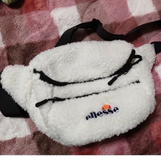 エレッセ(ellesse)の白　ウエストポーチ　ellesse(ボディバッグ/ウエストポーチ)