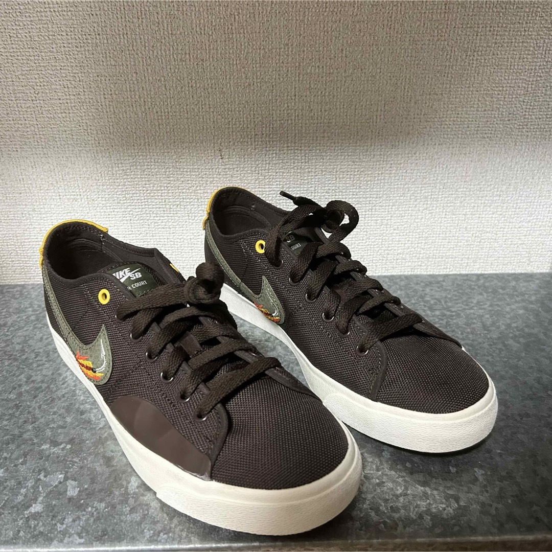 NIKE(ナイキ)のNIKE SB BLZR COURT DVDL メンズの靴/シューズ(スニーカー)の商品写真