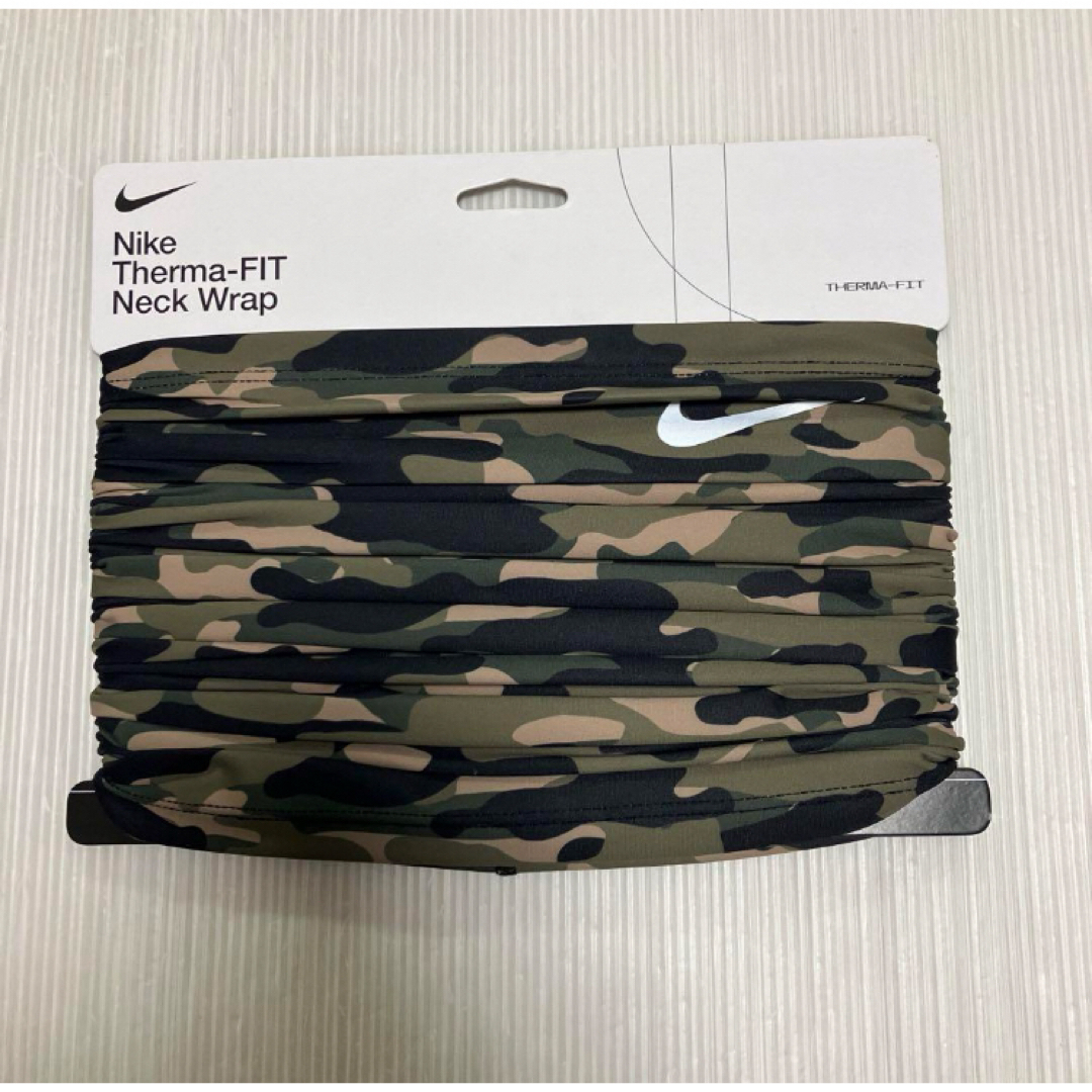 NIKE(ナイキ)の送料無料 新品 NIKE サーマル フィットラッププリント ネックウォーマー メンズのファッション小物(ネックウォーマー)の商品写真