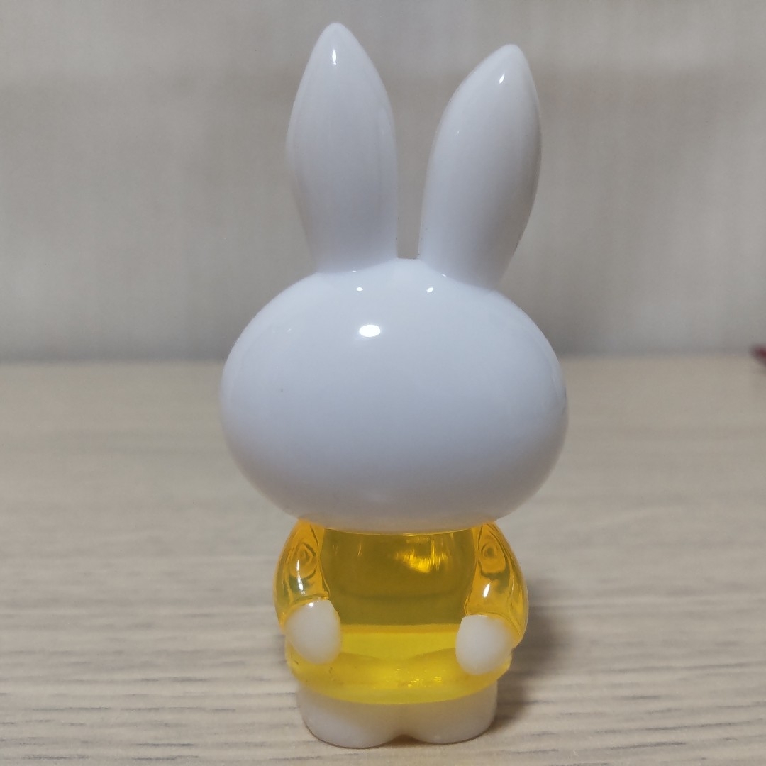 miffy(ミッフィー)のmiffy ミッフィー 立体 マスコット フィギュア/イエロー エンタメ/ホビーのおもちゃ/ぬいぐるみ(キャラクターグッズ)の商品写真