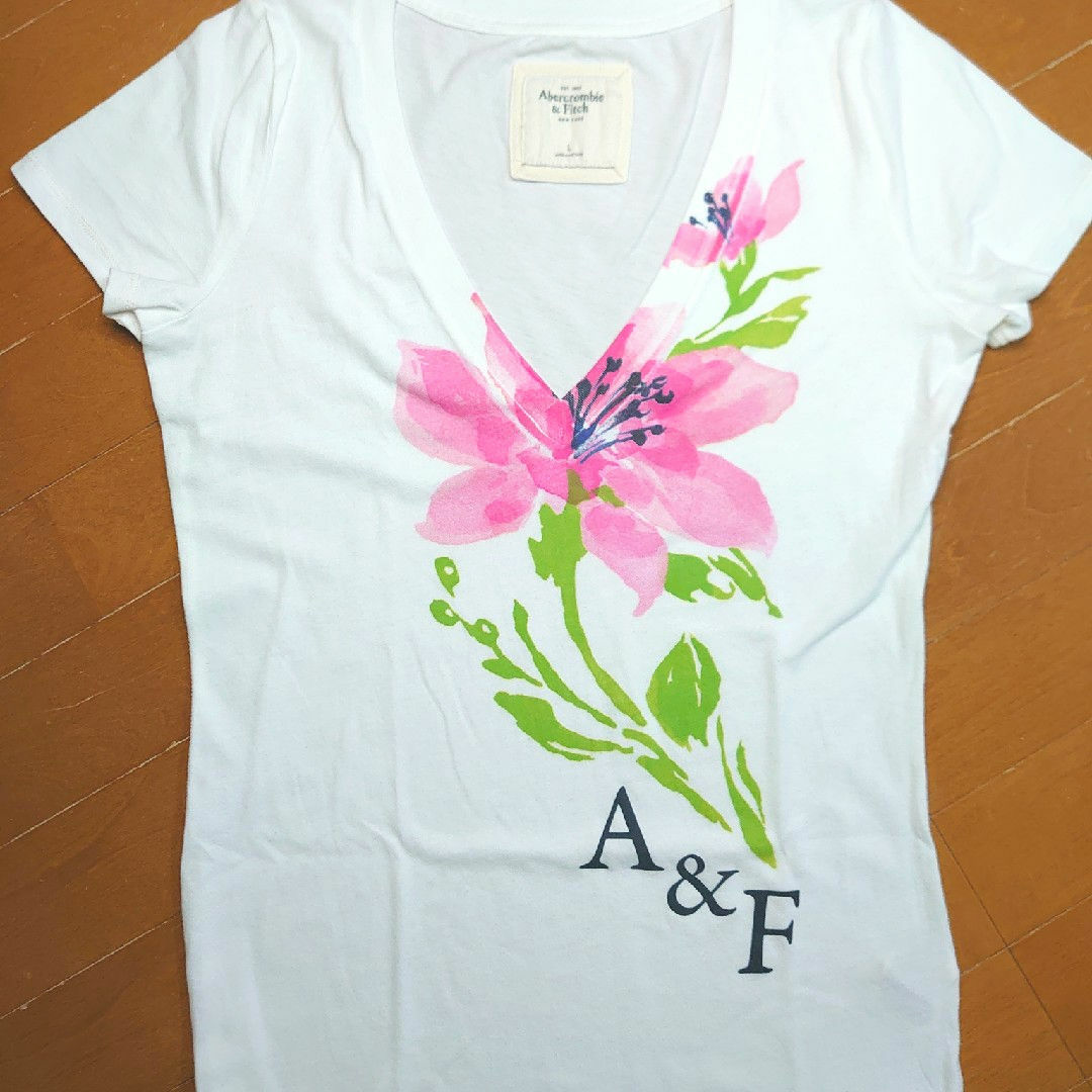 Abercrombie&Fitch(アバクロンビーアンドフィッチ)のアバクロンビー&フィッチ 花柄Tシャツ Lサイズ レディースのトップス(Tシャツ(半袖/袖なし))の商品写真