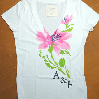 アバクロンビーアンドフィッチ(Abercrombie&Fitch)のアバクロンビー&フィッチ 花柄Tシャツ Lサイズ(Tシャツ(半袖/袖なし))