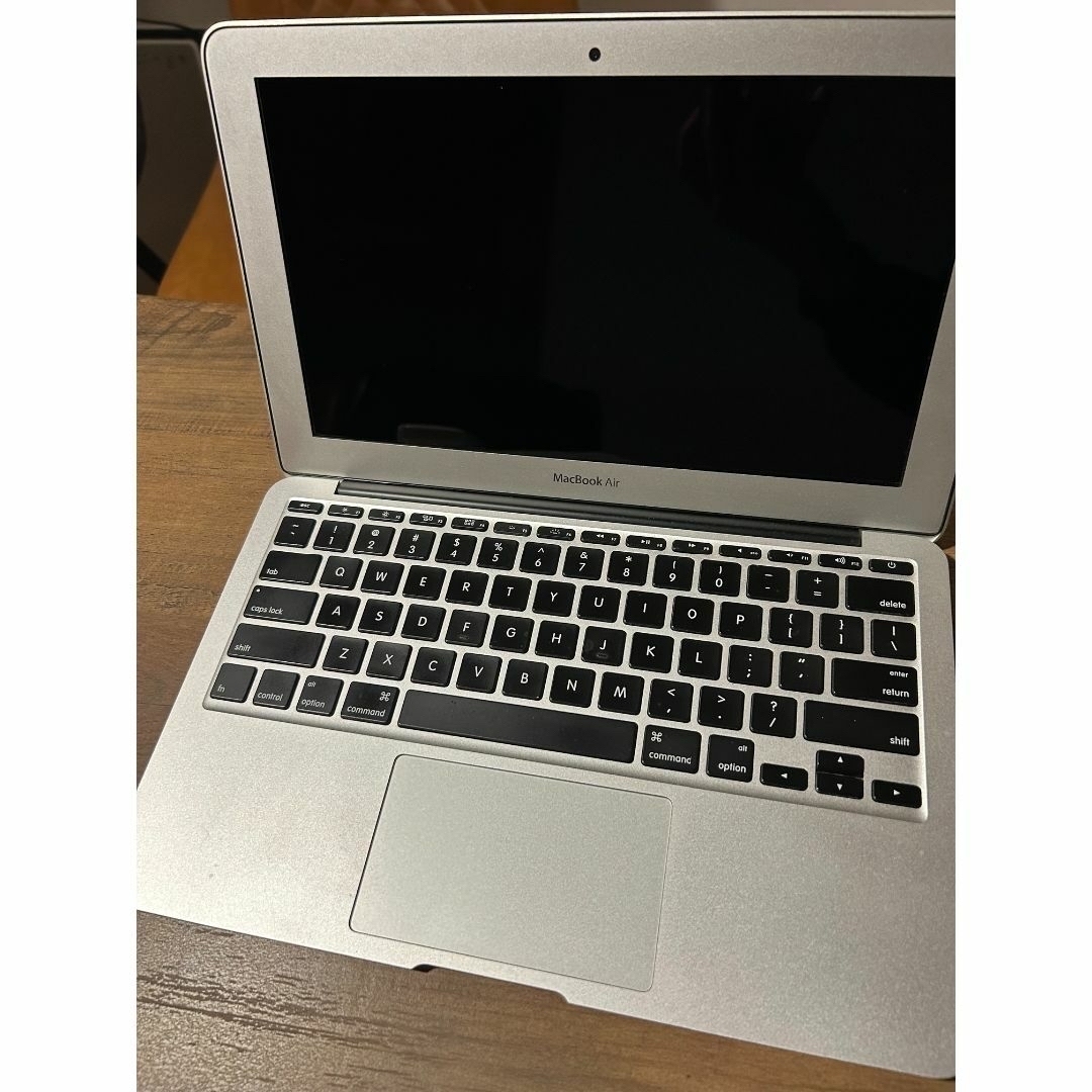 Apple(アップル)のApple MacBook Air (11-inch, Early 2015)  スマホ/家電/カメラのPC/タブレット(ノートPC)の商品写真