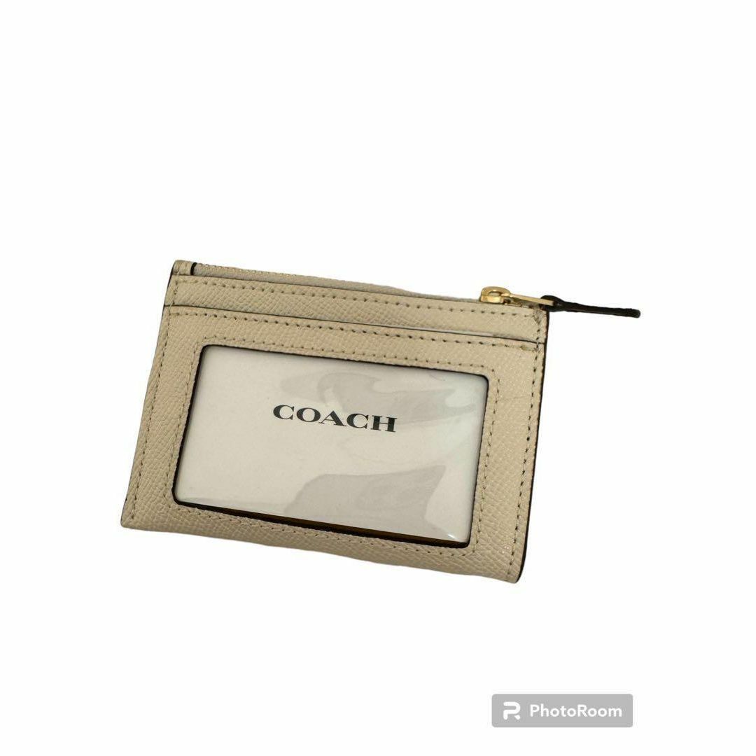 COACH(コーチ)のミニサイズのお財布にもピッタリ✨　未使用　コーチ　カードケース　ホワイト　薄い！ レディースのファッション小物(名刺入れ/定期入れ)の商品写真