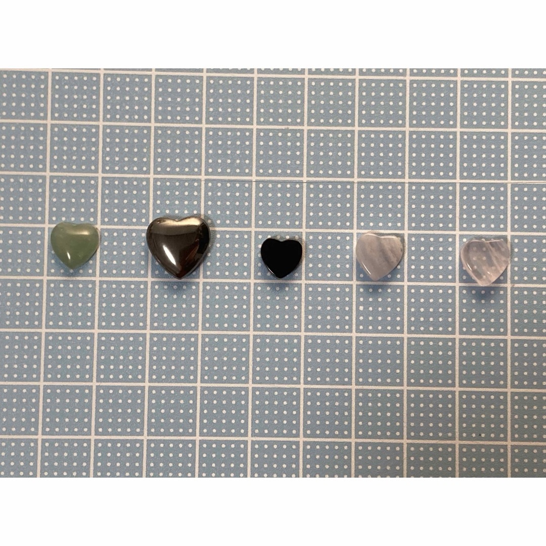 天然石　ハート　ハート型　ルース　5個セット ハンドメイドの素材/材料(各種パーツ)の商品写真