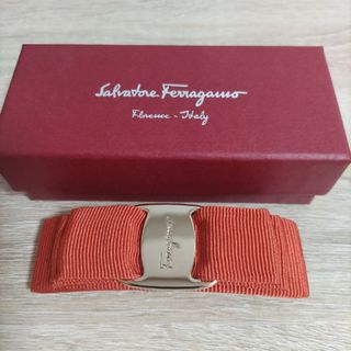 サルヴァトーレフェラガモ(Salvatore Ferragamo)のフェラガモ　バレッタ　オレンジ(バレッタ/ヘアクリップ)