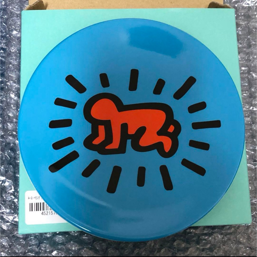 KEITH HARING(キースヘリング)の新品 キース・ヘリング展 Radiant Baby 皿 ラウンドプレート ブルー インテリア/住まい/日用品のキッチン/食器(食器)の商品写真