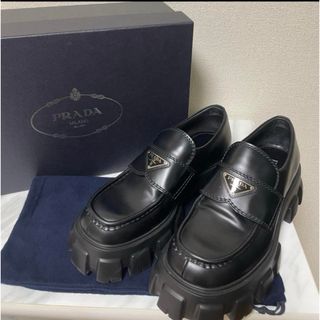 PRADA モノリス ブラッシュドレザー ローファー