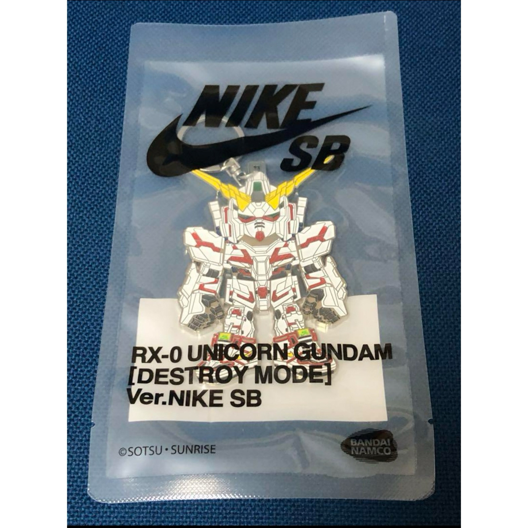 NIKE(ナイキ)のNIKE SB ガンダムユニコーン　スニーカー　非売品　限定　キーホルダー メンズのファッション小物(キーホルダー)の商品写真