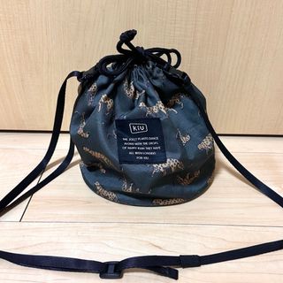 キウ(KiU)のKiu - DRAWSTRING BAG " レオパード "(ショルダーバッグ)