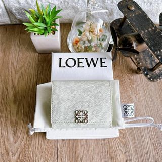 ロエベ(LOEWE)の◇ロエベ◇トライフォールド ぺブル グレインカーフ ライトセラドン 三つ折り財布(財布)