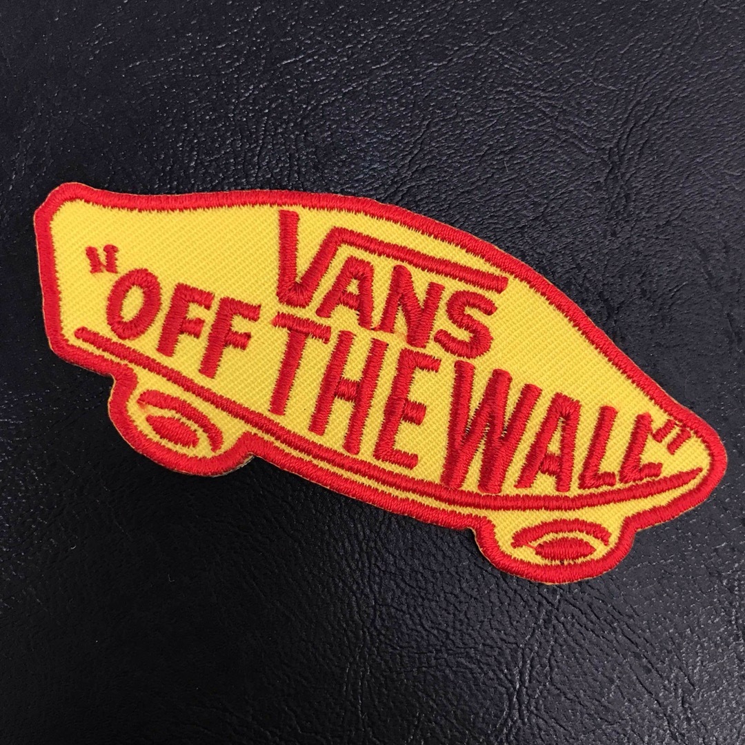 VANS(ヴァンズ)の黄×赤 VANS OFF THE WALL バンズ ロゴ アイロンワッペン 8 レディースの帽子(その他)の商品写真