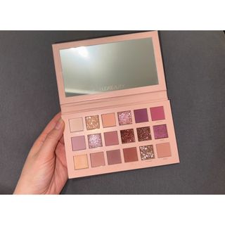 HudaBeauty New Nude Eyeshadow Palette(アイシャドウ)