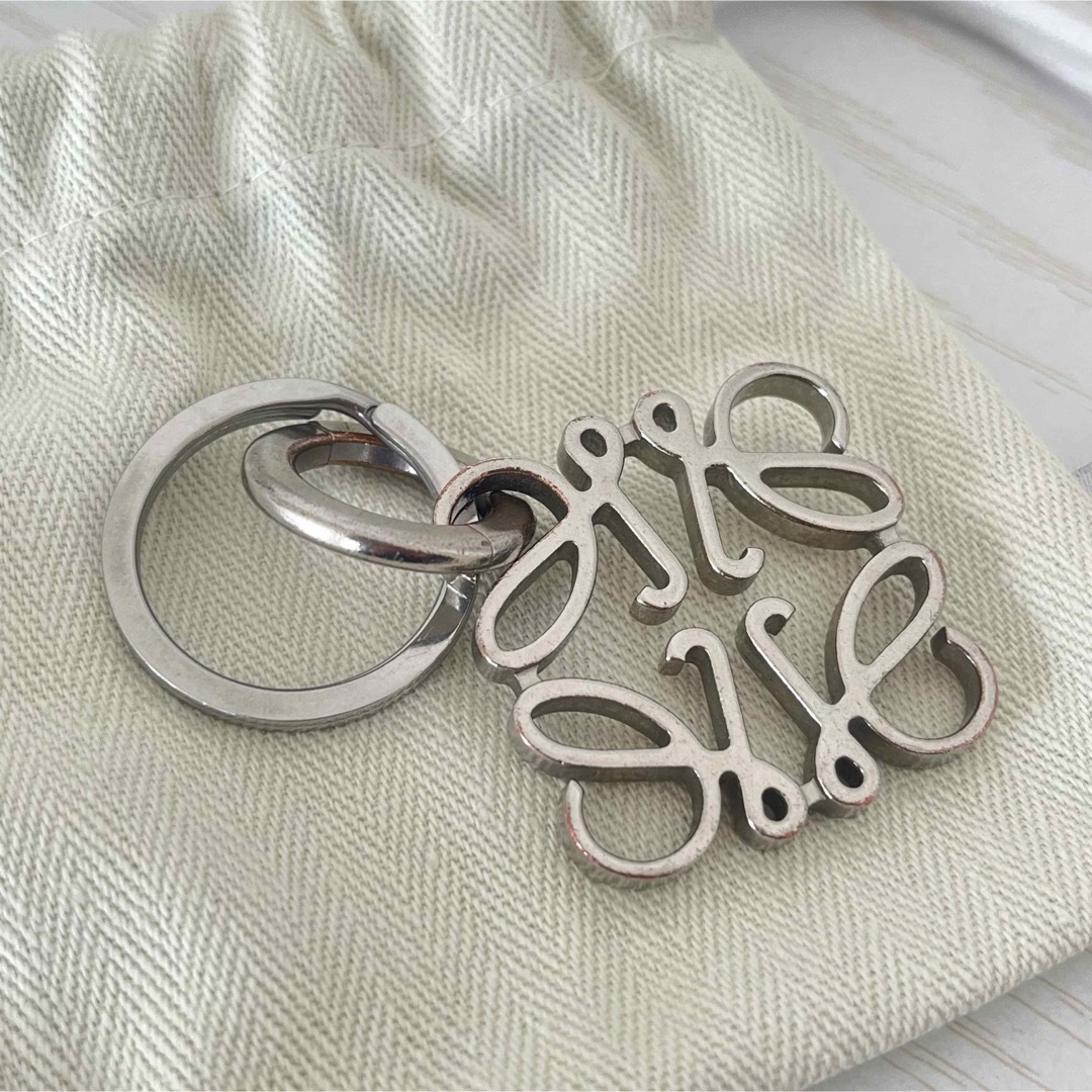 LOEWE(ロエベ)のLOEWE anagram key ring silver レディースのファッション小物(キーホルダー)の商品写真