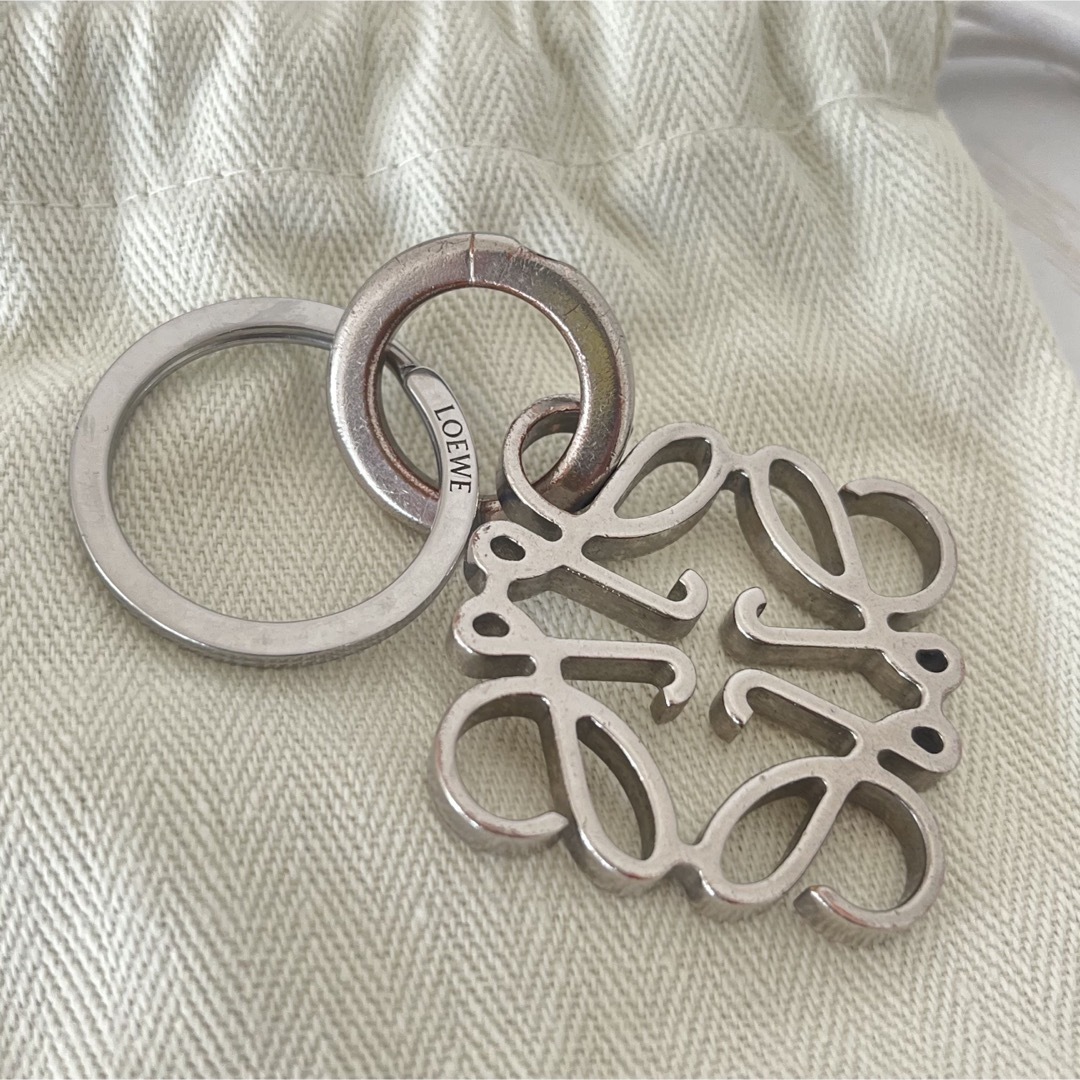 LOEWE(ロエベ)のLOEWE anagram key ring silver レディースのファッション小物(キーホルダー)の商品写真