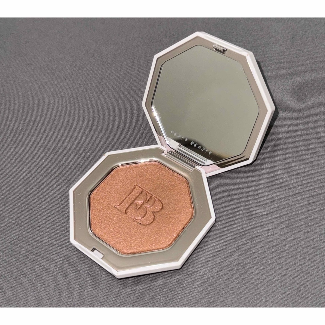 Fenty Beauty Killawatt Foil Highlighter  コスメ/美容のベースメイク/化粧品(フェイスカラー)の商品写真