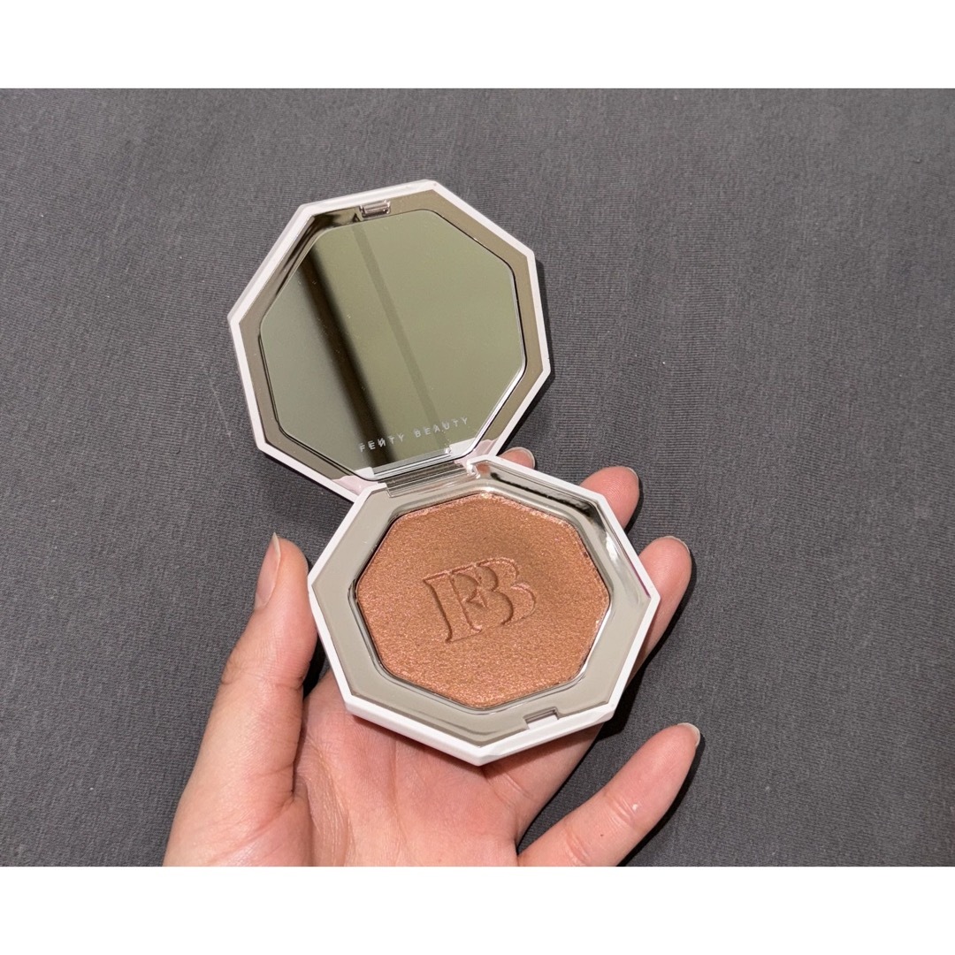 Fenty Beauty Killawatt Foil Highlighter  コスメ/美容のベースメイク/化粧品(フェイスカラー)の商品写真