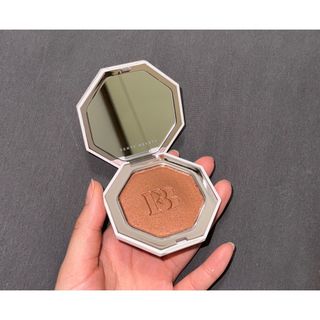 Fenty Beauty Killawatt Foil Highlighter (フェイスカラー)