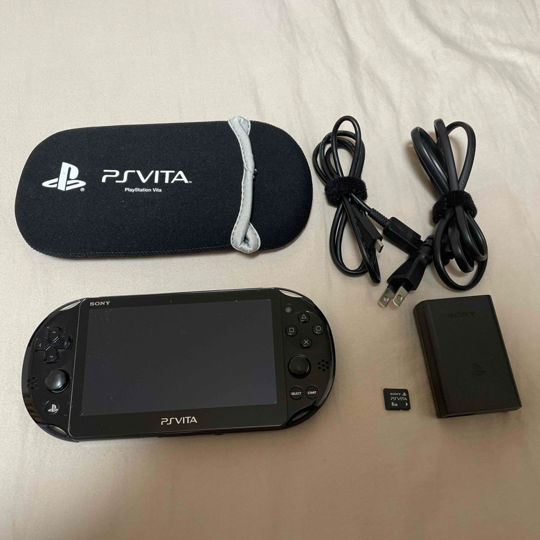 PlayStation Vita(プレイステーションヴィータ)のPSVITA PCH2000（ブラック） 本体 エンタメ/ホビーのゲームソフト/ゲーム機本体(携帯用ゲーム機本体)の商品写真