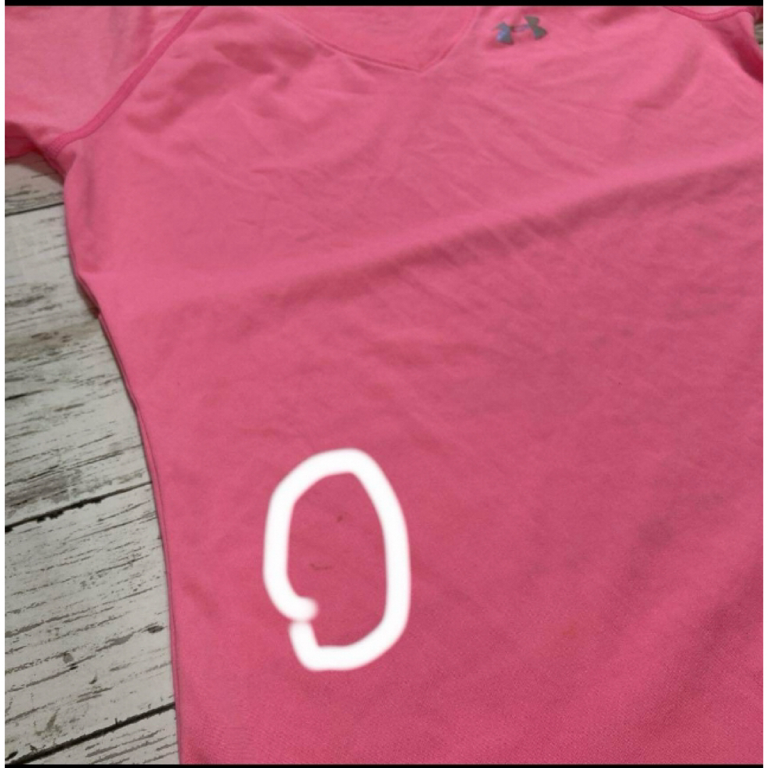 UNDER ARMOUR(アンダーアーマー)のアンダーアーマー　Vネック　蛍光　ピンク　XS レディースのトップス(Tシャツ(半袖/袖なし))の商品写真