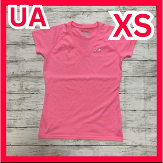 アンダーアーマー(UNDER ARMOUR)のアンダーアーマー　Vネック　蛍光　ピンク　XS(Tシャツ(半袖/袖なし))