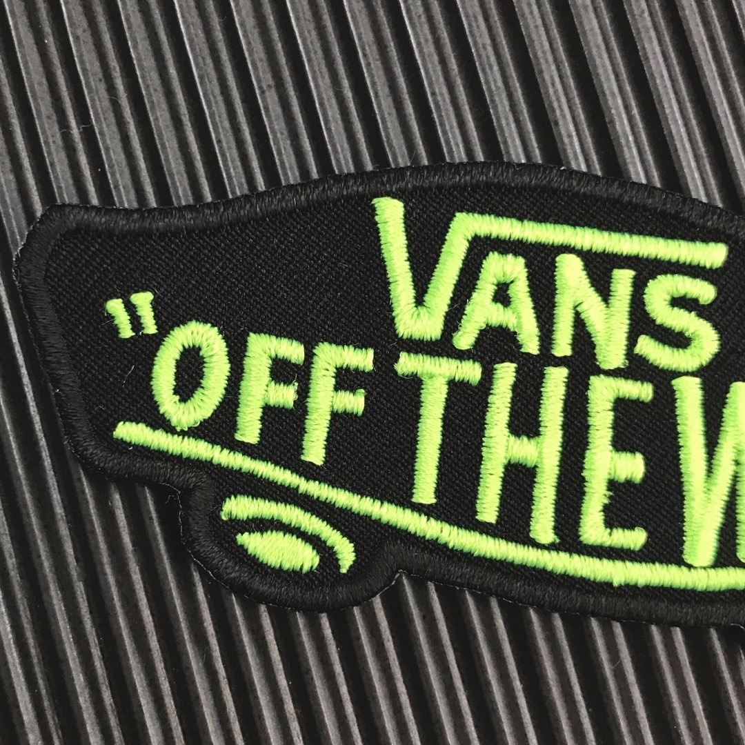 VANS(ヴァンズ)の黒×蛍光グリーン VANS OFF THE WALL アイロンワッペン -40 メンズの帽子(その他)の商品写真