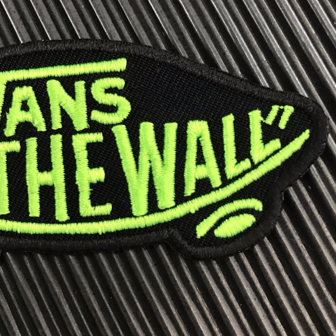 VANS(ヴァンズ)の黒×蛍光グリーン VANS OFF THE WALL アイロンワッペン -40 メンズの帽子(その他)の商品写真