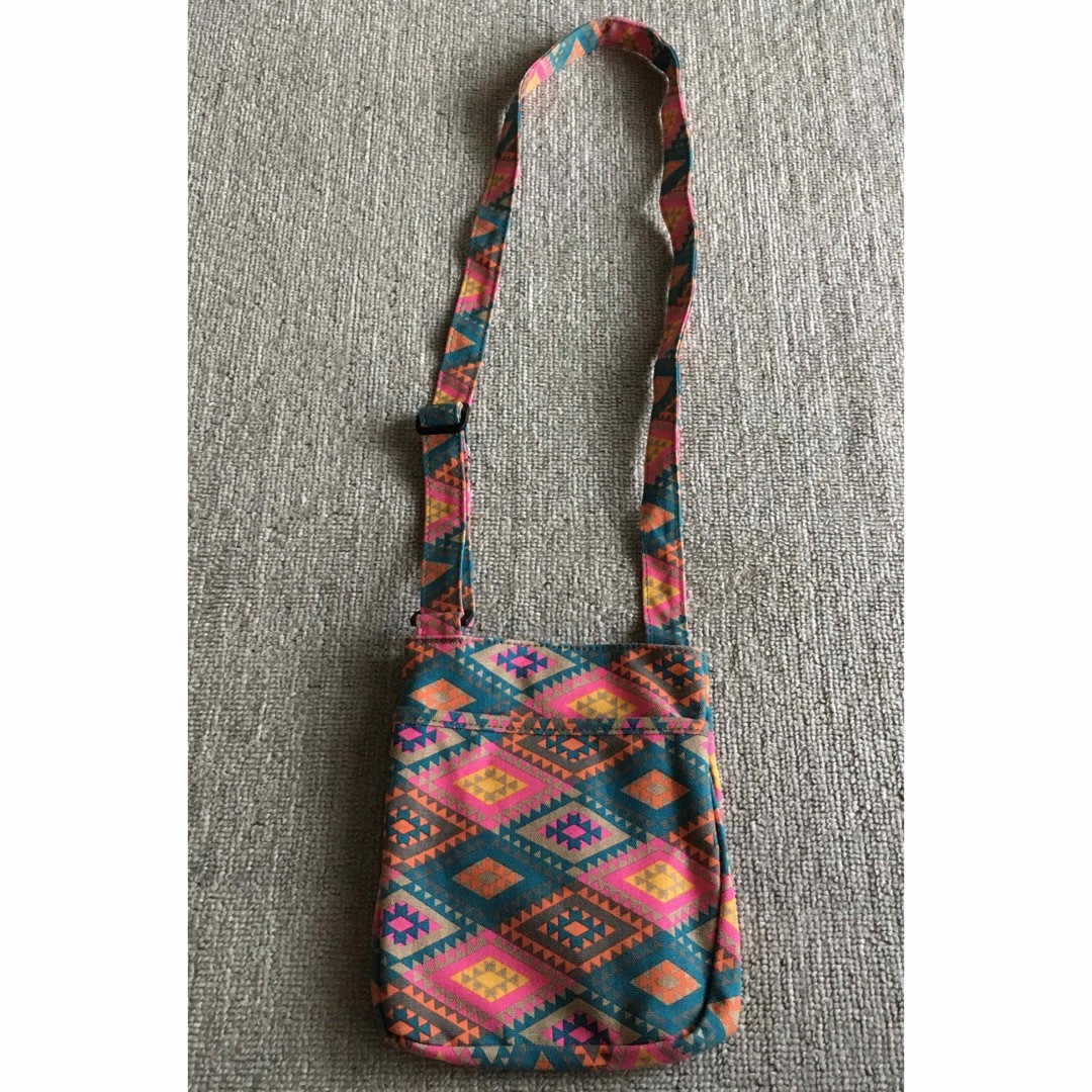 KAVU(カブー)の新品・KAVU★カブーショルダーバッグ★キーパー★ダイヤモンドカーペット★総柄 レディースのバッグ(ショルダーバッグ)の商品写真