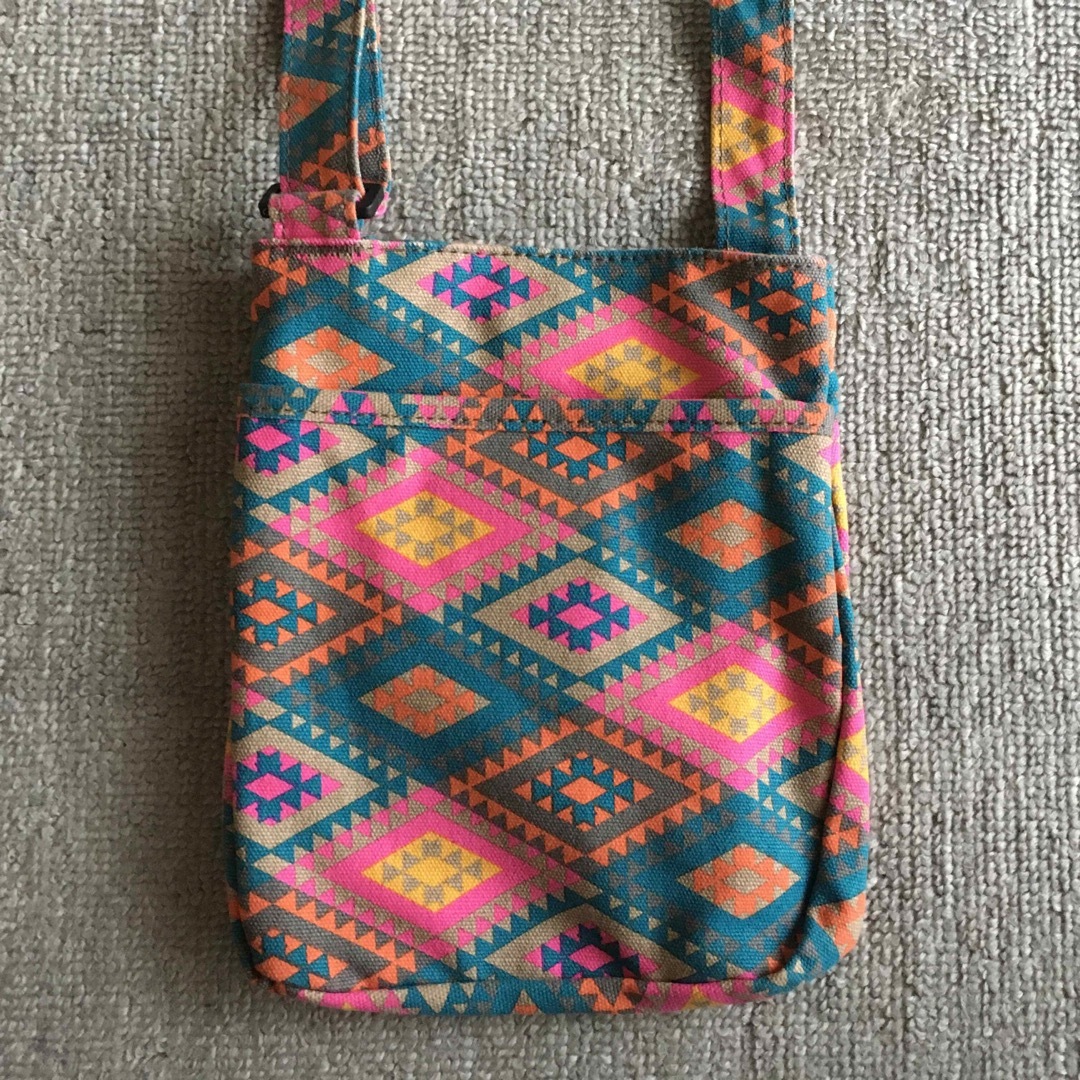 KAVU(カブー)の新品・KAVU★カブーショルダーバッグ★キーパー★ダイヤモンドカーペット★総柄 レディースのバッグ(ショルダーバッグ)の商品写真