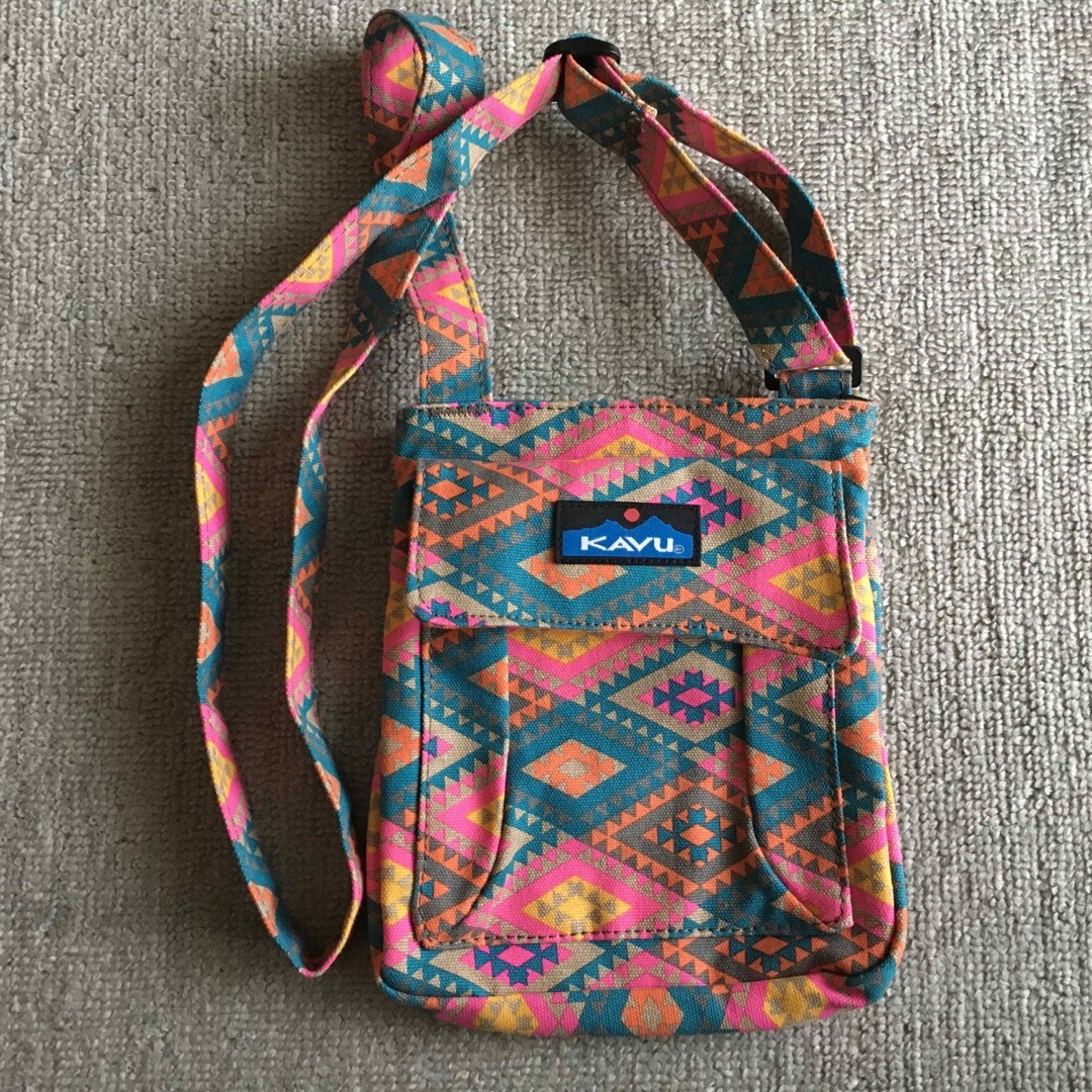 KAVU(カブー)の新品・KAVU★カブーショルダーバッグ★キーパー★ダイヤモンドカーペット★総柄 レディースのバッグ(ショルダーバッグ)の商品写真