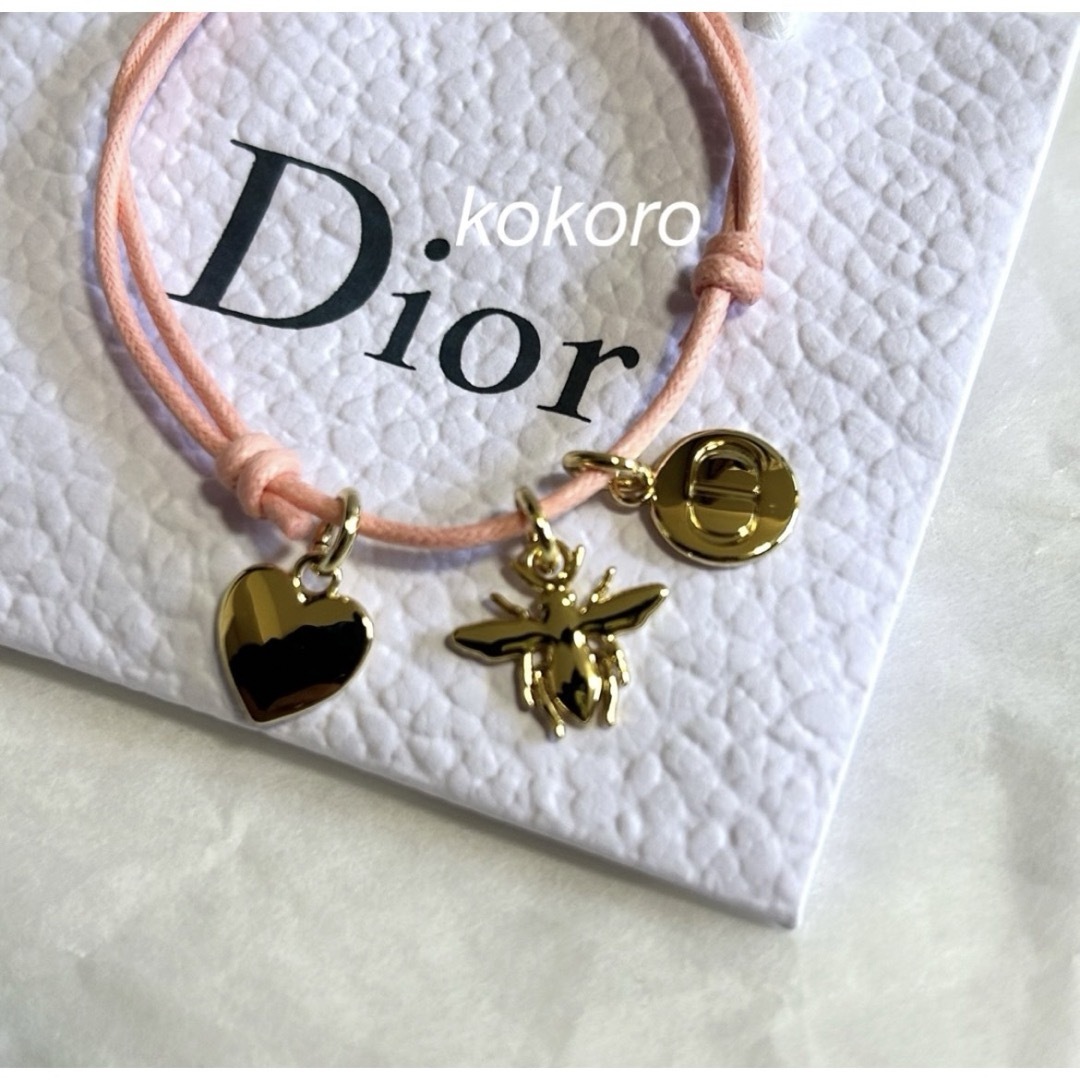 Dior(ディオール)のディオール コードブレスレット ノベルティ ピンク bee ミツバチ ハートロゴ レディースのアクセサリー(ブレスレット/バングル)の商品写真