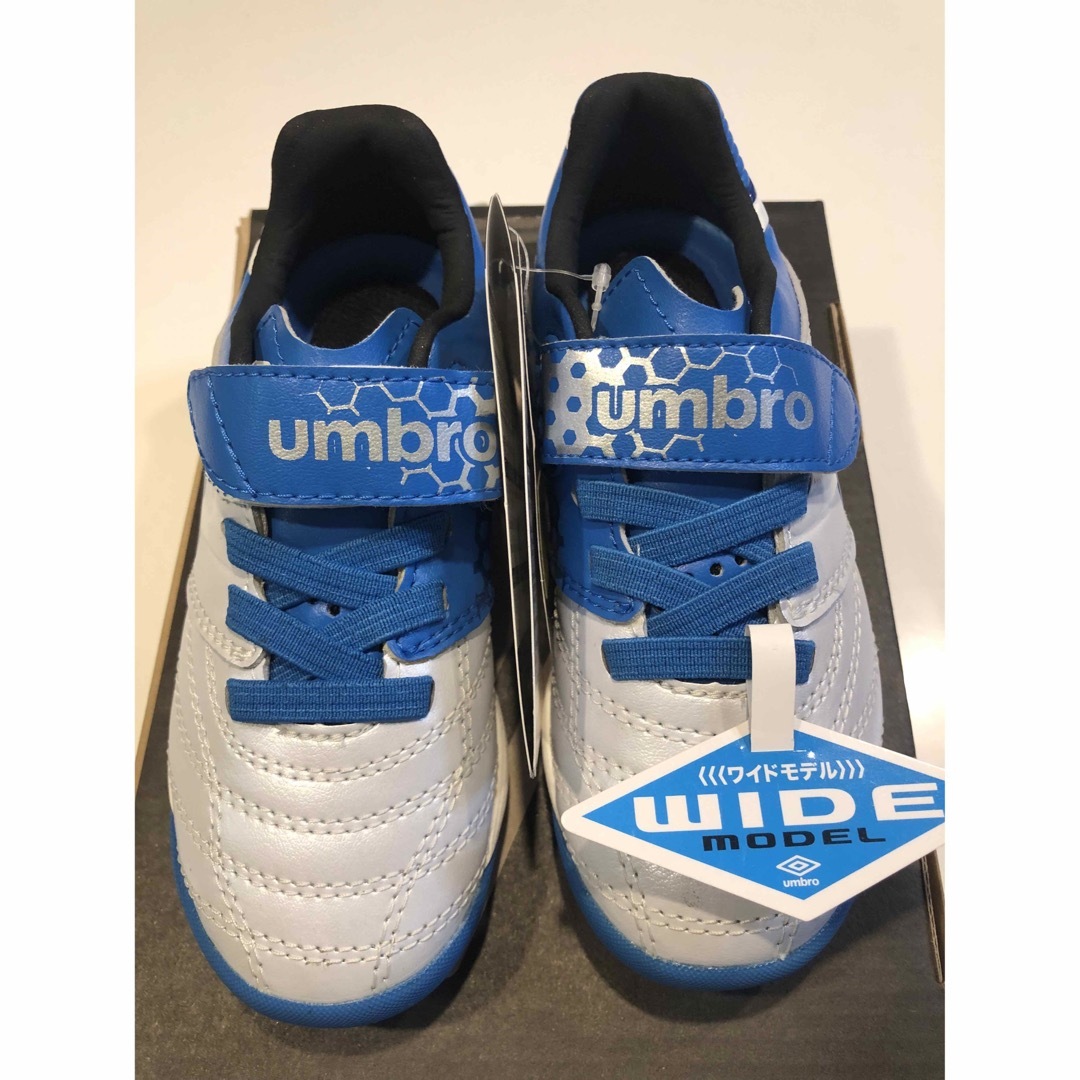 UMBRO(アンブロ)の普段履きにも【新品16cm】UMBRO ACCERATOR SB JR キッズ/ベビー/マタニティのキッズ靴/シューズ(15cm~)(アウトドアシューズ)の商品写真