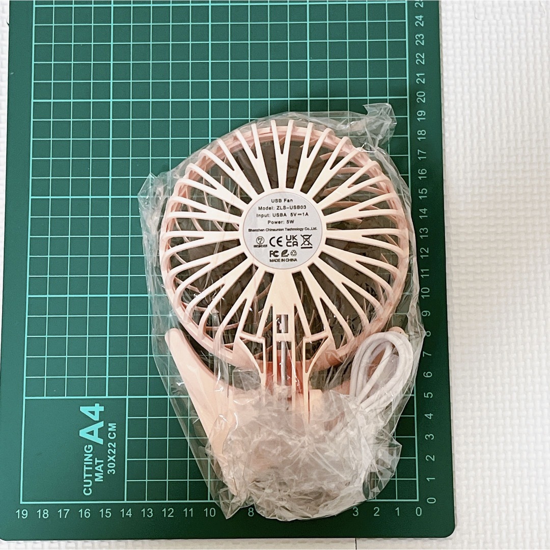 卓上扇風機 ミニ扇風機 USB扇風機 ピンク扇風機 DESK FAN スマホ/家電/カメラの冷暖房/空調(扇風機)の商品写真