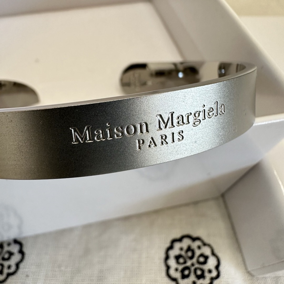 美品メゾンマルジェラ Maison Margiela タビブレスレットバングル メンズのアクセサリー(ブレスレット)の商品写真