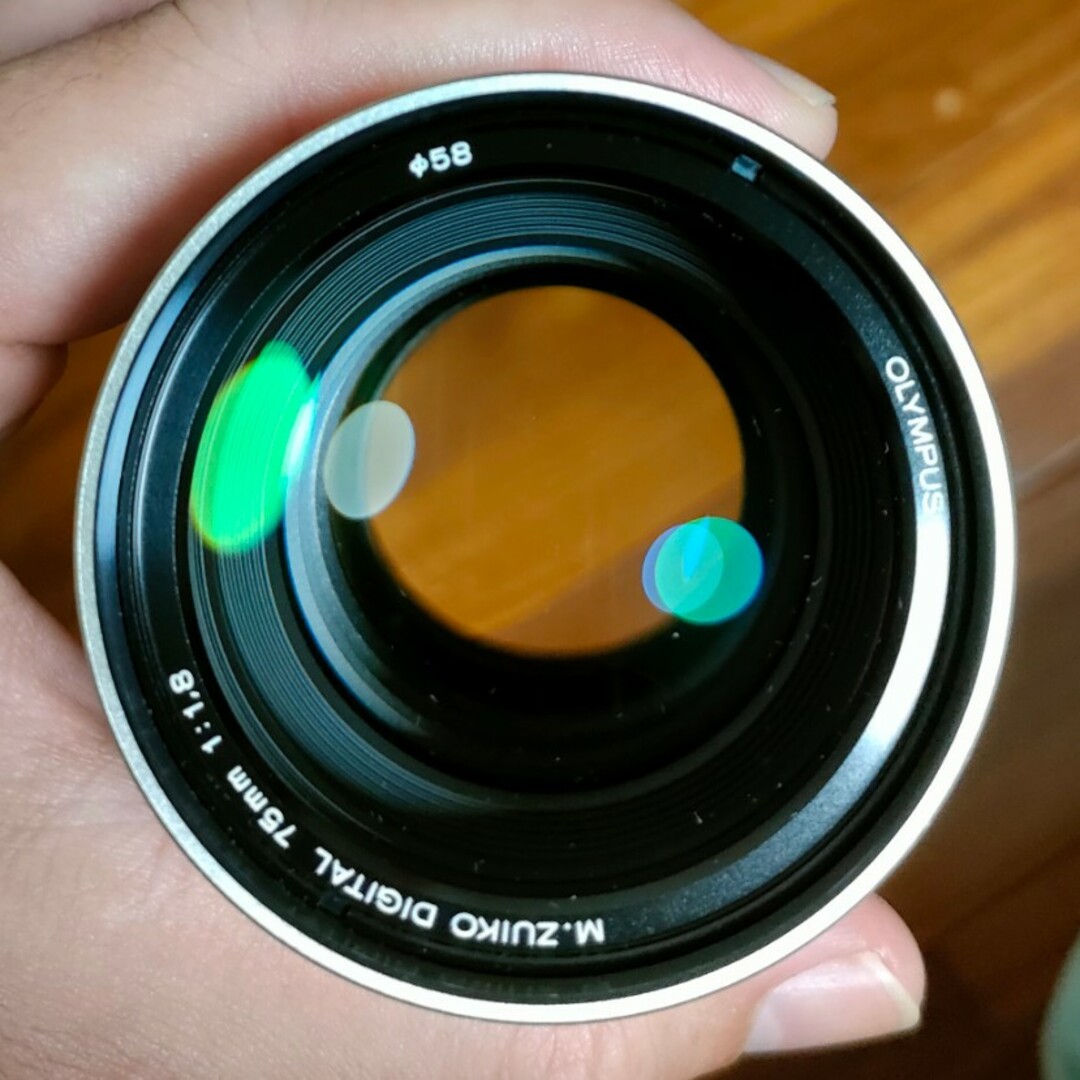 OLYMPUS(オリンパス)のオリンパス 75mm f1.8 スマホ/家電/カメラのカメラ(レンズ(単焦点))の商品写真