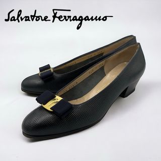 サルヴァトーレフェラガモ(Salvatore Ferragamo)の美品 サルヴァトーレ フェラガモ パンプス ヴァラ リザード型押し ネイビー(ハイヒール/パンプス)