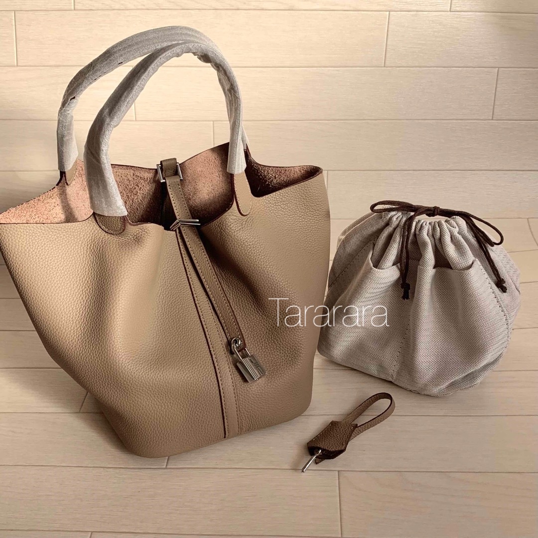 ●leather bucket bag ライトブラウンM●本革 レディースのバッグ(トートバッグ)の商品写真