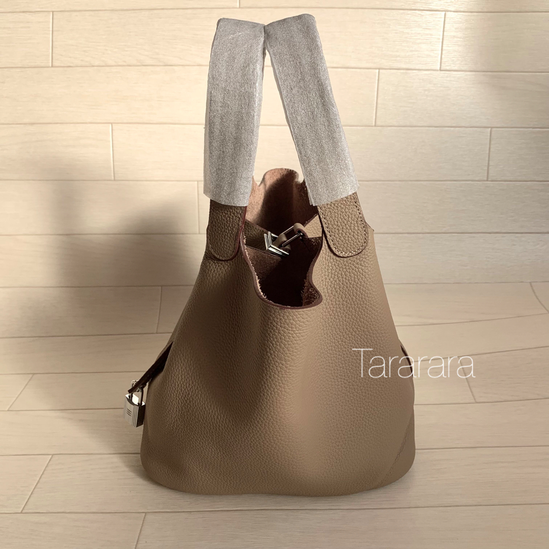 ●leather bucket bag ライトブラウンM●本革 レディースのバッグ(トートバッグ)の商品写真