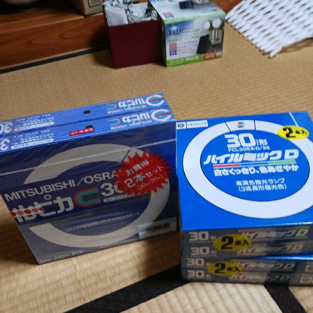 日立(ヒタチ)の500円お値下げ東芝メロウ30形×7+ナショルパルックイーディ30W×2合計9本 インテリア/住まい/日用品のライト/照明/LED(蛍光灯/電球)の商品写真