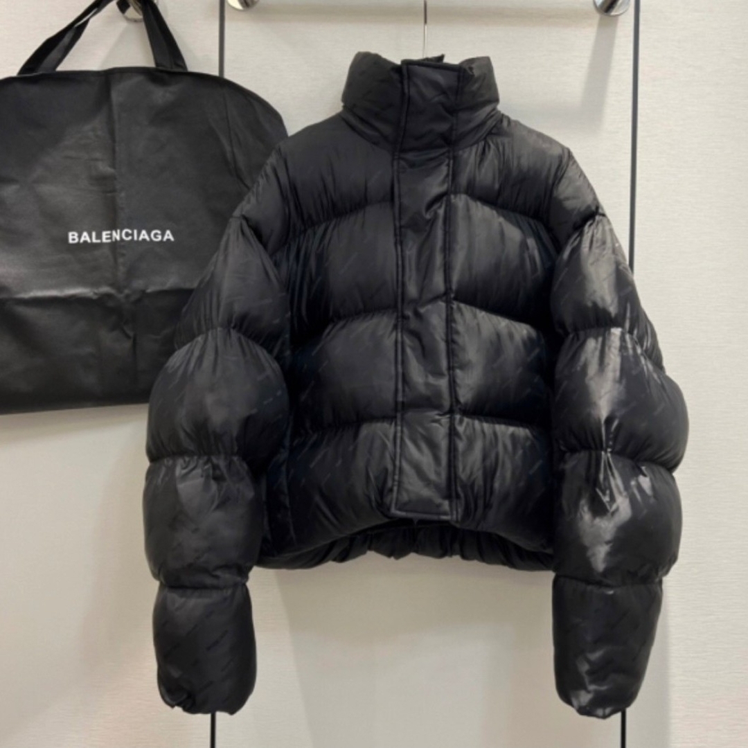 Balenciaga(バレンシアガ)のバレンシアガ　ダウン レディースのジャケット/アウター(ダウンジャケット)の商品写真