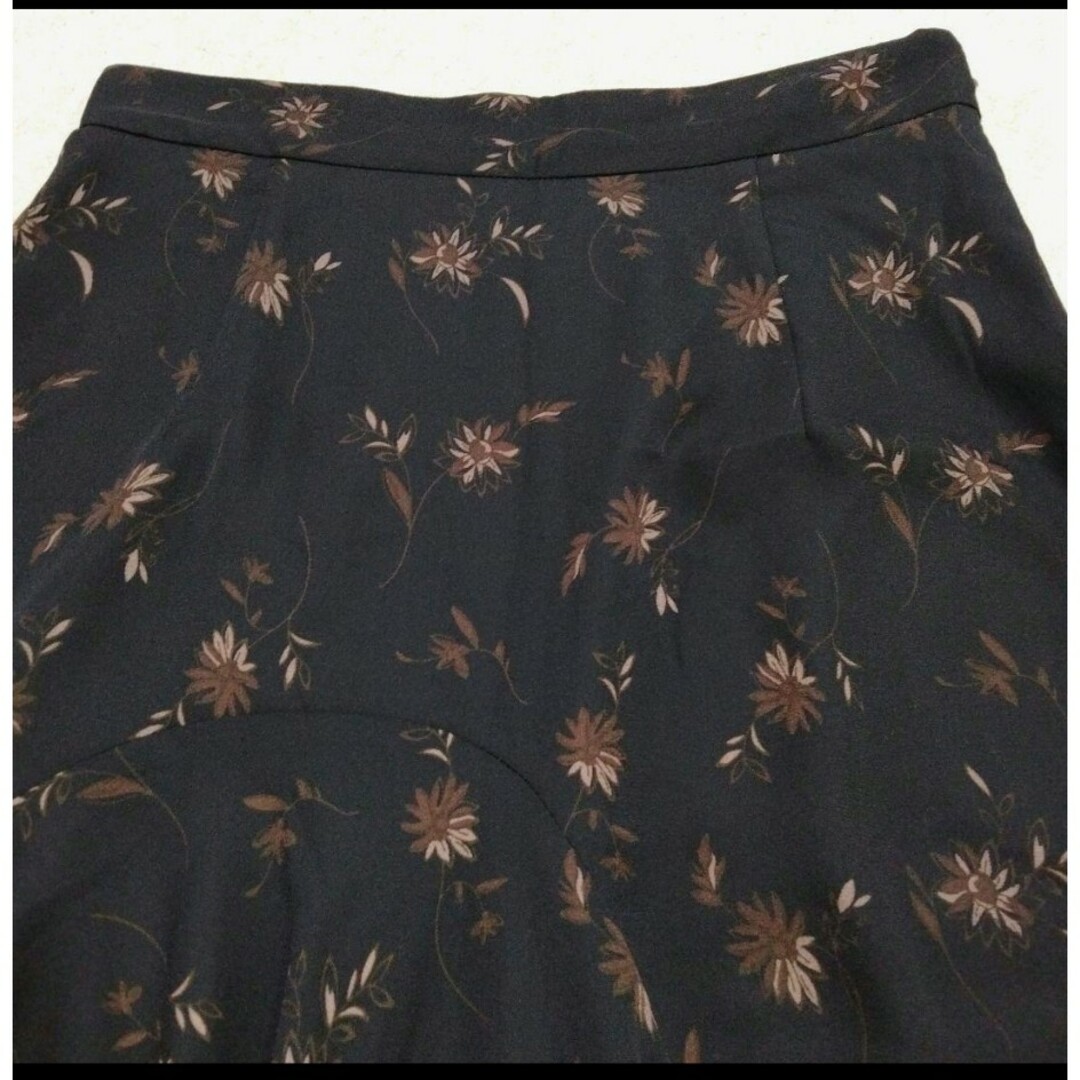 moussy(マウジー)のMOUSSY マウジー　FLOWER ASYMMETRY SKIRT レディースのスカート(ロングスカート)の商品写真