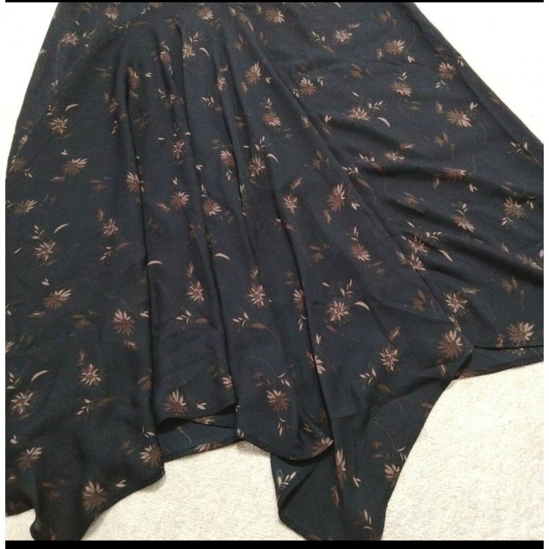 moussy(マウジー)のMOUSSY マウジー　FLOWER ASYMMETRY SKIRT レディースのスカート(ロングスカート)の商品写真