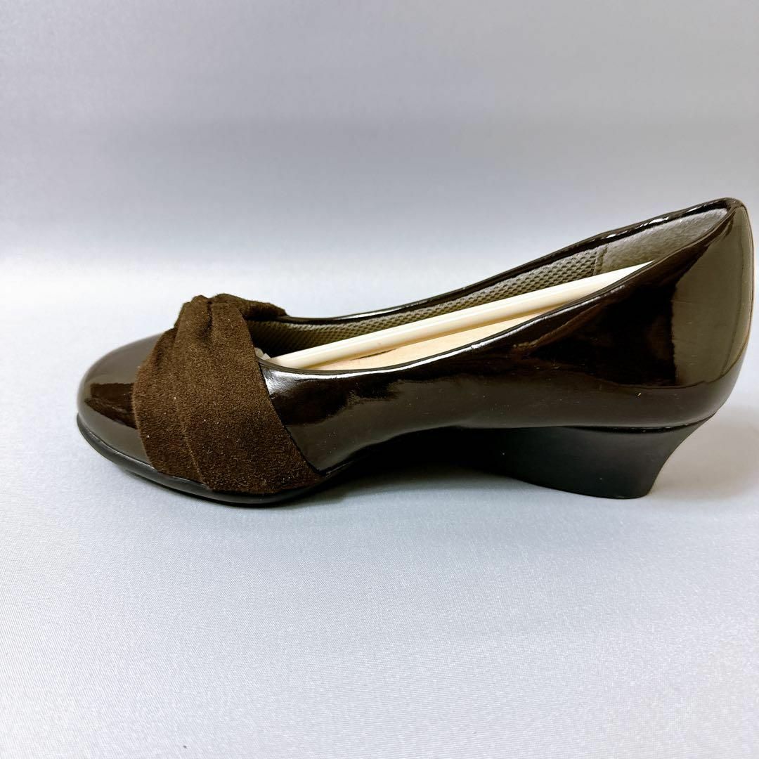 UNITED COLORS OF BENETTON.(ユナイテッドカラーズオブベネトン)のBENETTON ベネトン　パンプス　エナメル　リボン　21.0cm ブラウン レディースの靴/シューズ(ハイヒール/パンプス)の商品写真