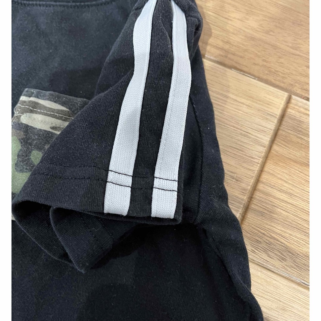 UNIQLO(ユニクロ)の黒tシャツ キッズ/ベビー/マタニティのキッズ服男の子用(90cm~)(Tシャツ/カットソー)の商品写真