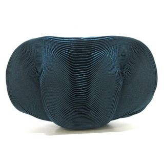 イッセイミヤケ(ISSEY MIYAKE)のISSEYMIYAKE(イッセイミヤケ) クラッチバッグ美品  ネイビー がま口/プリーツ ポリエステル×ナイロン×ポリウレタン(クラッチバッグ)