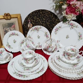 ロイヤルアルバート(ROYAL ALBERT)のROYAL ALBERT MOSS ROSE ロイヤルアルバート５枚ヒット５客(食器)