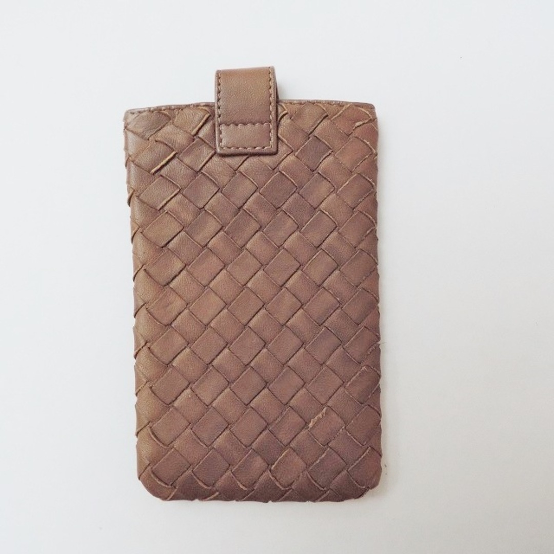 Bottega Veneta(ボッテガヴェネタ)のBOTTEGA VENETA(ボッテガヴェネタ) 携帯電話ケース イントレチャート 258331 ダークブラウン スマートフォンケース レザー スマホ/家電/カメラのスマホアクセサリー(モバイルケース/カバー)の商品写真