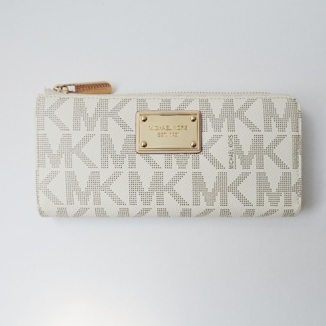 Michael Kors(マイケルコース)のMICHAEL KORS(マイケルコース) 長財布美品  - 白×ベージュ L字ファスナー PVC(塩化ビニール) レディースのファッション小物(財布)の商品写真