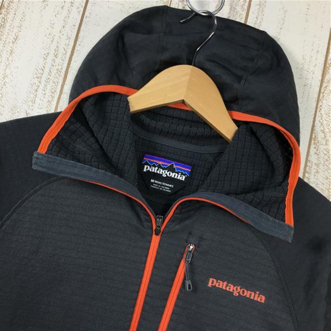 patagonia(パタゴニア)のMENs M  パタゴニア R1 フーディ R1 HOODY レギュレーター ポーラテック パワードライ フリース ジャケット プルオーバー PATAGONIA 40074 FGE Forge Grey グレー系 メンズのメンズ その他(その他)の商品写真