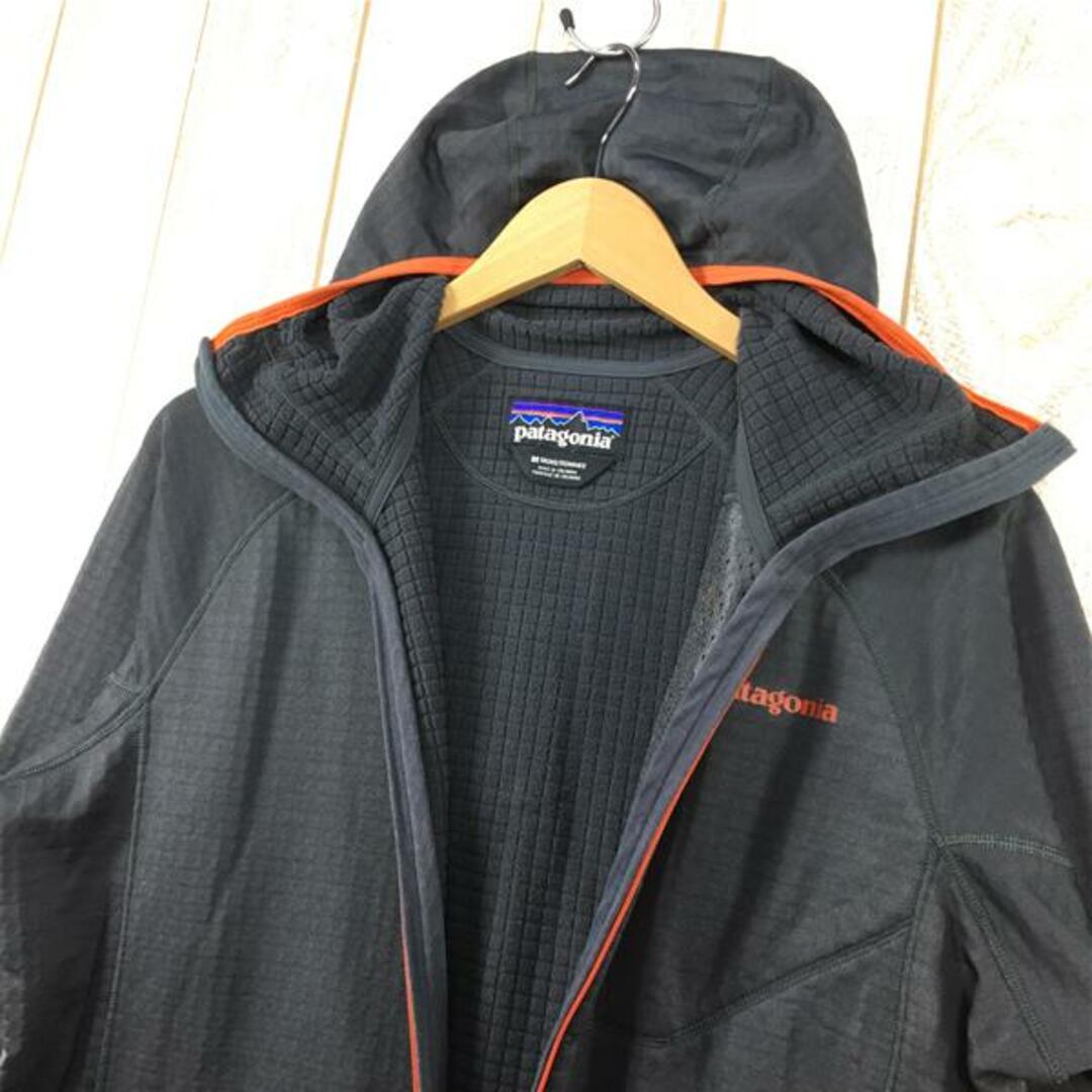 patagonia(パタゴニア)のMENs M  パタゴニア R1 フーディ R1 HOODY レギュレーター ポーラテック パワードライ フリース ジャケット プルオーバー PATAGONIA 40074 FGE Forge Grey グレー系 メンズのメンズ その他(その他)の商品写真